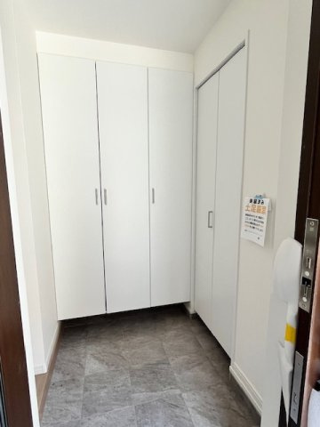 灘南通１丁目新築戸建の玄関|シューズクローゼットとシューズボックスがあり、収納たっぷりです。