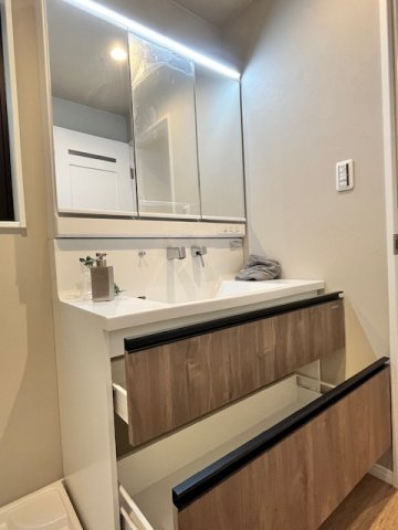 灘南通１丁目新築戸建の独立洗面台