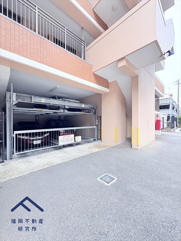 サンリヤン大野城駅前VI番館の駐車場