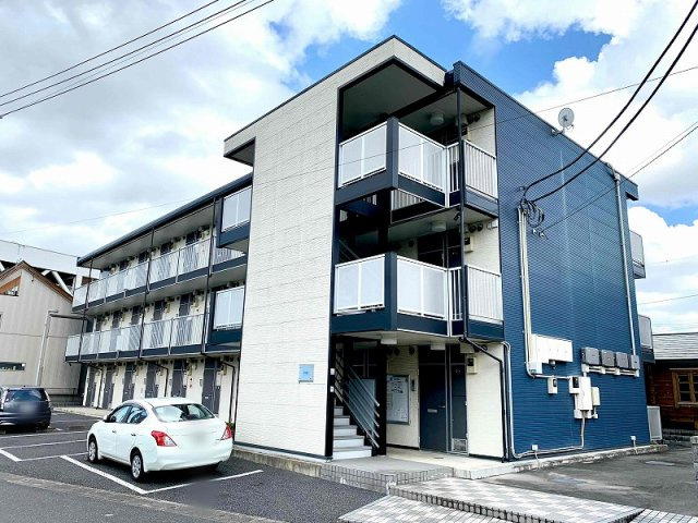 レオパレス中今泉の外観