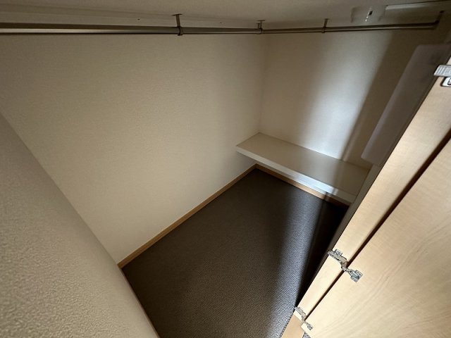 レオパレスプレジャー　宇都宮の内装|ベッド下収納