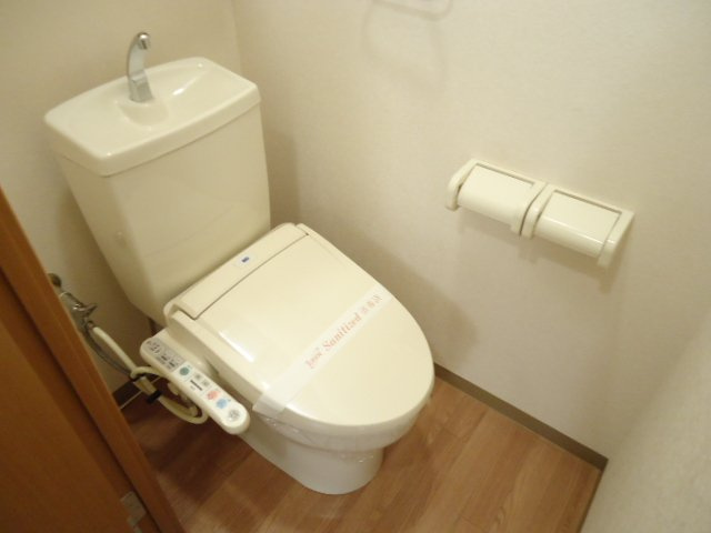 ラワンドゥラＫハウスのトイレ|シャワー付きトイレ