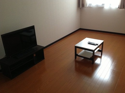 レオパレスパールの居間・リビング