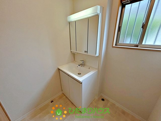 加須市東栄２丁目　中古一戸建ての独立洗面台