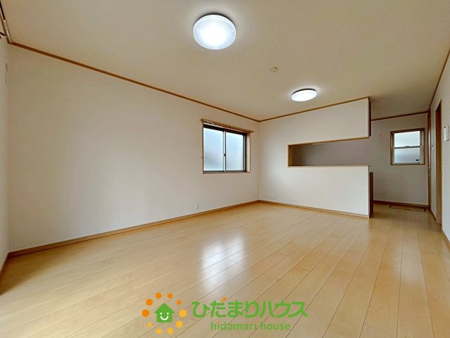 加須市東栄２丁目　中古一戸建ての居間・リビング