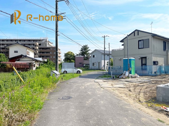 龍ケ崎市佐貫町5期　新築戸建て　1号棟の前面道路含む現地写真|『今から見たい！』大歓迎です♪
お気軽にＲ－ｈomeまでお問い合わせください。