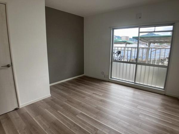 エメラルドマンション安古市(JS)の洋室