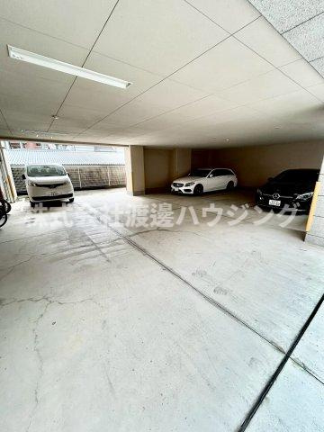 クリーデンス新大阪の駐車場