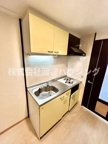 クリーデンス新大阪のキッチン|2口ガスコンロ採用