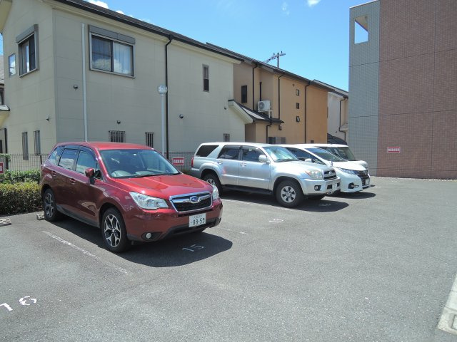 グリーンヒルズ高槻の駐車場