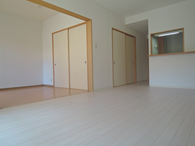 グリーンヒルズ高槻の居間・リビング