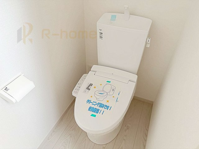 龍ケ崎市佐貫町5期　新築戸建て　2号棟のトイレ|温水洗浄便座付きのトイレ。
トイレが２ヵ所設置で朝の忙しい時間でも安心です。