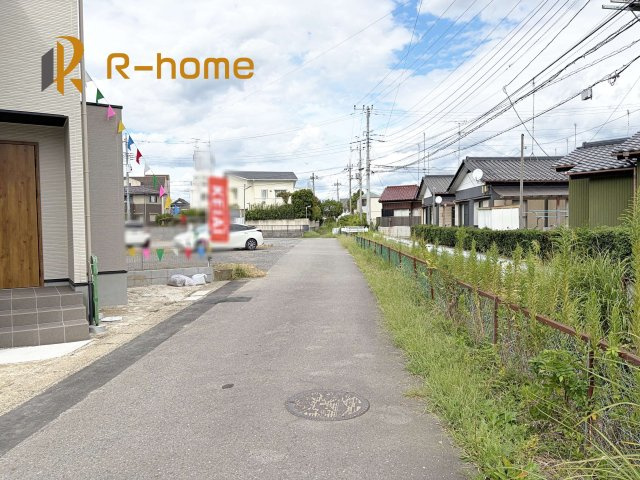 龍ケ崎市佐貫町5期　新築戸建て　2号棟の前面道路含む現地写真|『今から見たい！』大歓迎です♪
お気軽にＲ－ｈomeまでお問い合わせください。