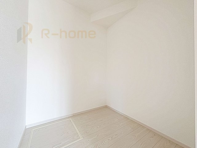 龍ケ崎市佐貫町5期　新築戸建て　2号棟の収納|家族共有の収納ができるファミリークローク！共有スペースの収納はあると便利です！