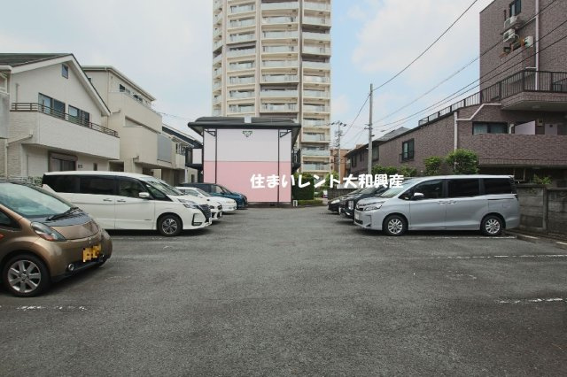 WINGWEST（ウイングウエスト）の駐車場