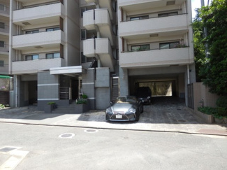 【駐車場】 | 敷地内駐車場に空きがあります。場所やお値段などの詳細はお問い合わせください