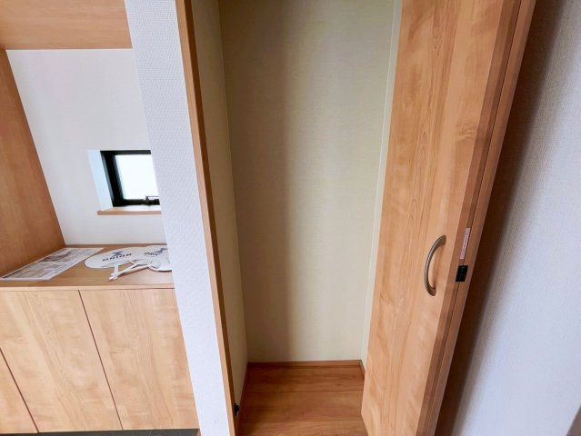 ハートフルタウン沖縄市南桃原　A号棟の玄関|玄関収納