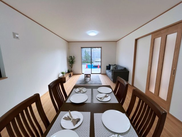 ハートフルタウン沖縄市南桃原　A号棟の居間・リビング|LDK17帖