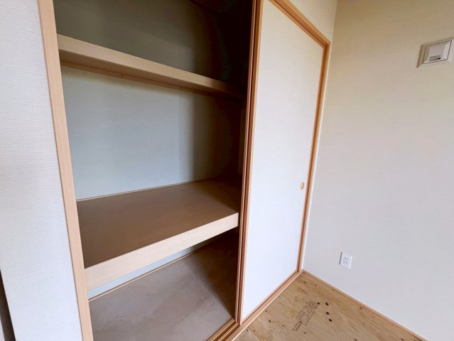 ハートフルタウン沖縄市南桃原　A号棟の収納|和室収納