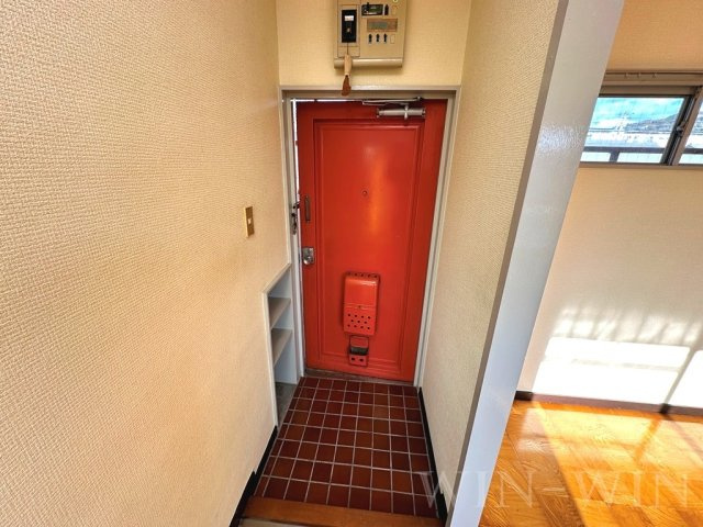 東小鷹野メゾンの玄関