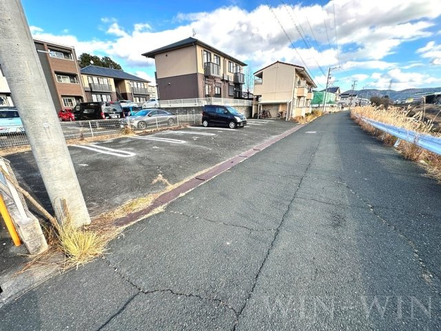 東小鷹野メゾンの駐車場