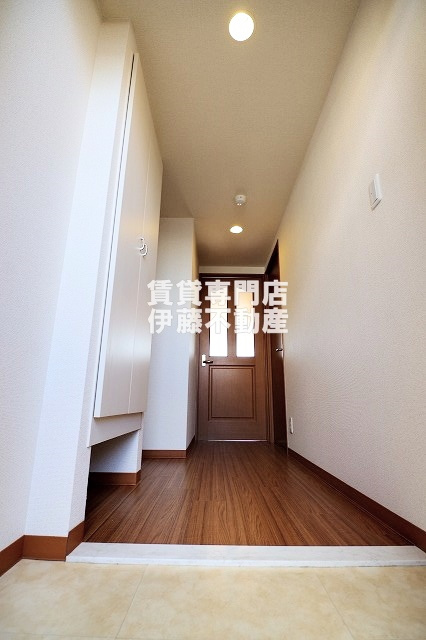 フィオーレレジデンスの玄関