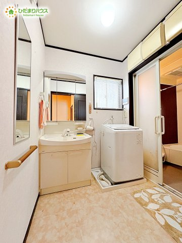 行田市門井町2丁目　中古一戸建ての独立洗面台