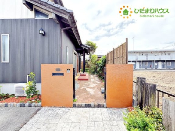 行田市門井町2丁目　中古一戸建ての玄関