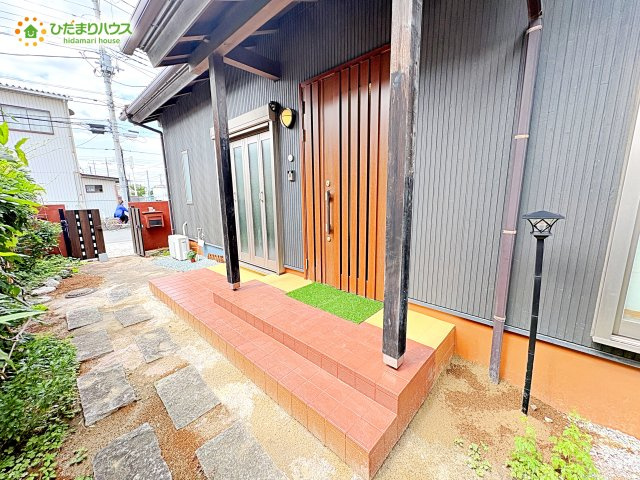 行田市門井町2丁目　中古一戸建ての玄関