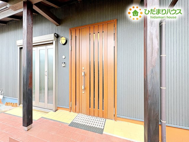 行田市門井町2丁目　中古一戸建ての玄関