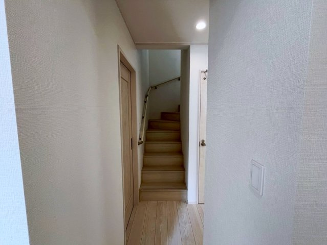 ハートフルタウン沖縄市南桃原　B号棟の内装|廊下