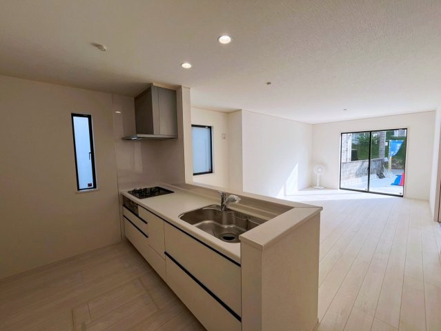 ハートフルタウン沖縄市南桃原　B号棟の居間・リビング|LDK16.6帖