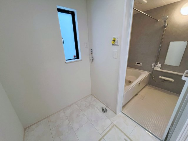 ハートフルタウン沖縄市南桃原　B号棟の脱衣所|脱衣所