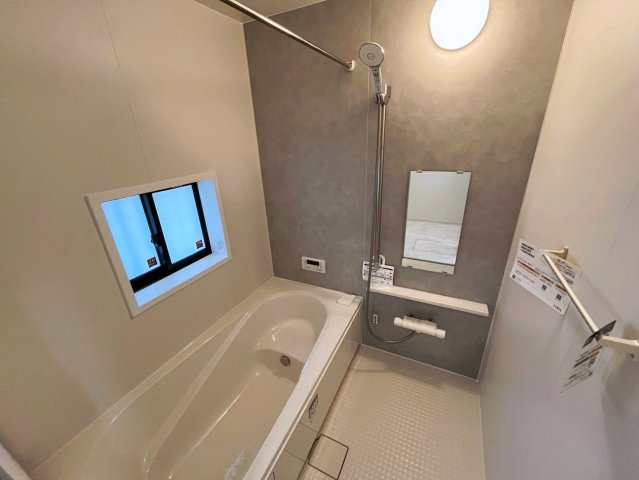 ハートフルタウン沖縄市南桃原　B号棟の浴室|お風呂