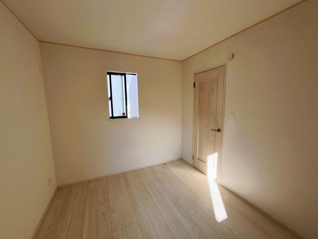 ハートフルタウン沖縄市南桃原　B号棟の洋室|5.2帖