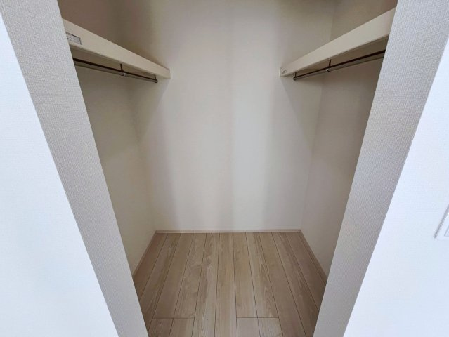 ハートフルタウン沖縄市南桃原　B号棟の収納|ウォークインクローゼット