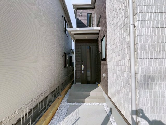 ハートフルタウン沖縄市南桃原　B号棟の玄関|玄関