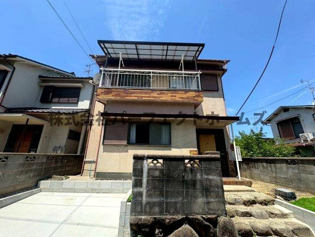 丘の上にある　　春のLa torta