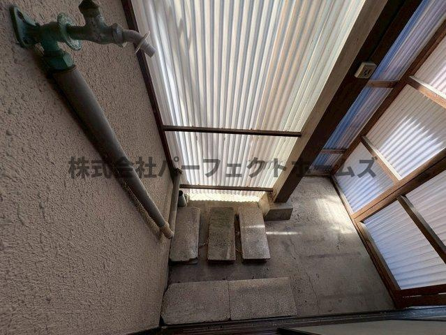 丘の上にある　　春のLa tortaの設備|洗濯機置場