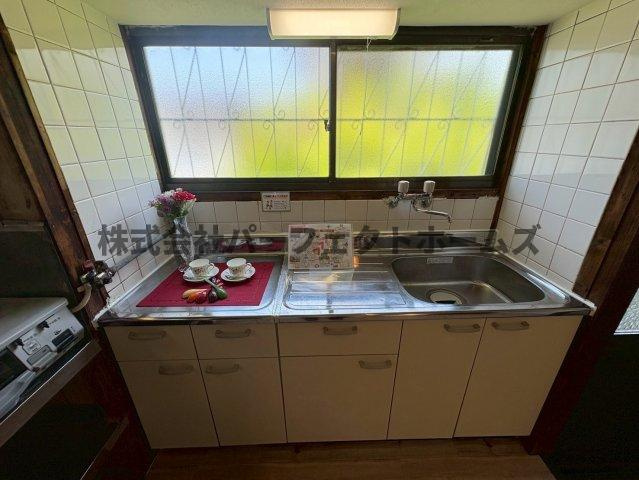 丘の上にある　　春のLa tortaのキッチン|きれいなキッチンです