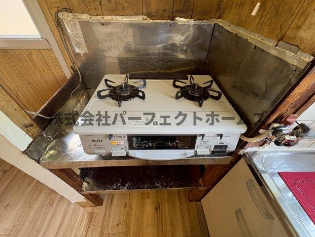 丘の上にある　　春のLa tortaのキッチン|キッチンです