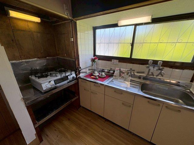 丘の上にある　　春のLa tortaのキッチン|コンパクトなキッチンで掃除もラクラク