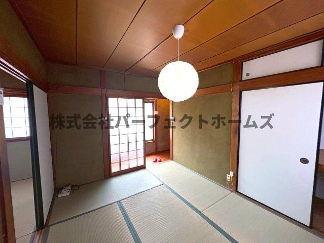 丘の上にある　　春のLa tortaの和室|柔らかい畳が心地よい和室