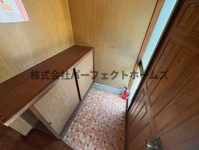 丘の上にある　　春のLa tortaの玄関|きれいな玄関です