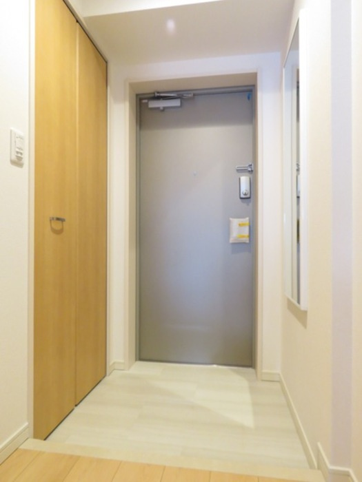 LaLuce長堀通の玄関