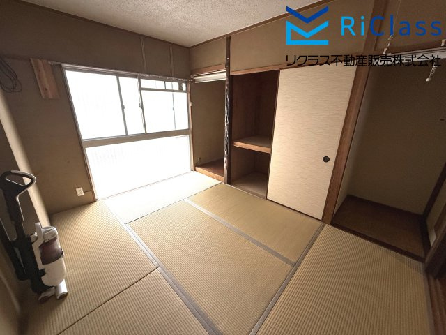 灘ビラーの和室|押入れ収納あります