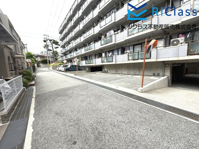 灘ビラーの周辺|マンション前の道路です
