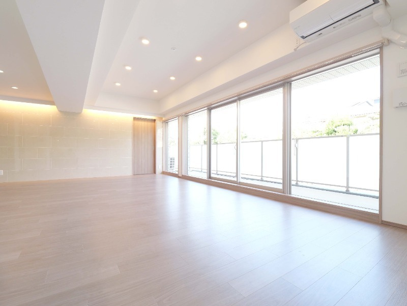 プレジオ宝塚ASIANの居間・リビング