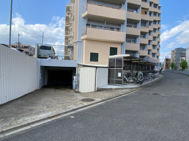 二条プラザの駐車場