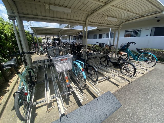 レスポアール三条朱雀の駐輪場